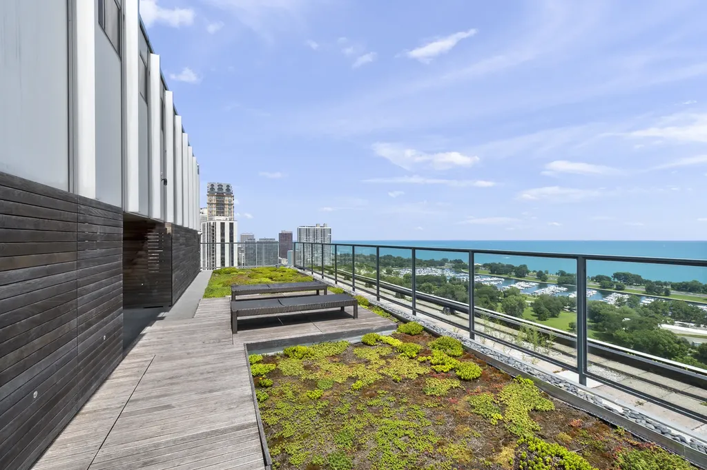 2400 North Lakeview Avenue Chicago IL 60614