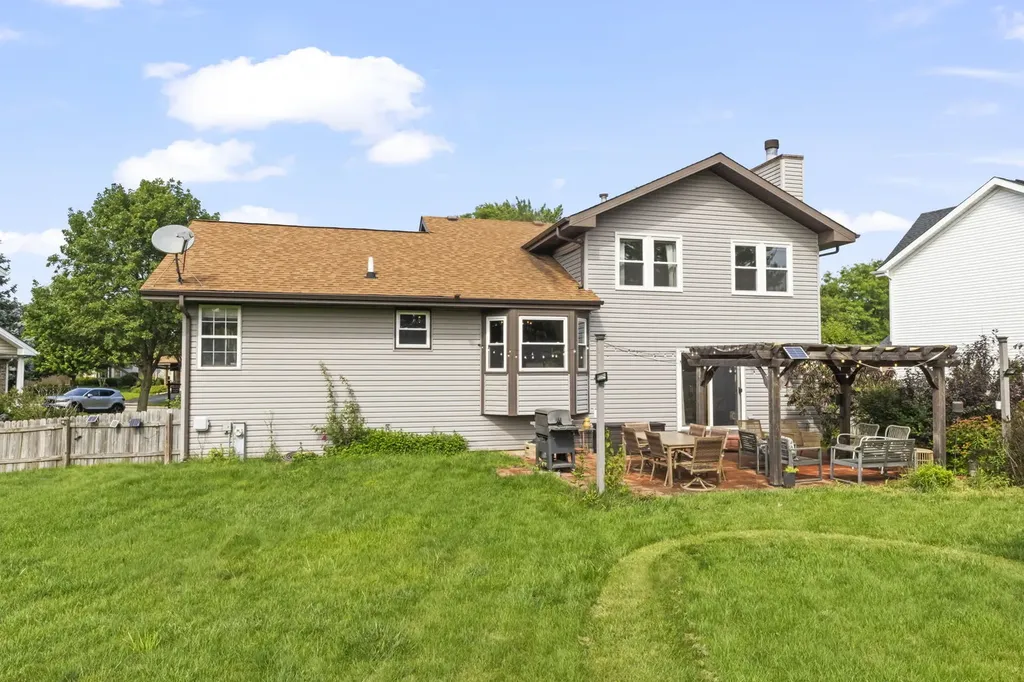 495 West Cimarron Drive Aurora IL 60504