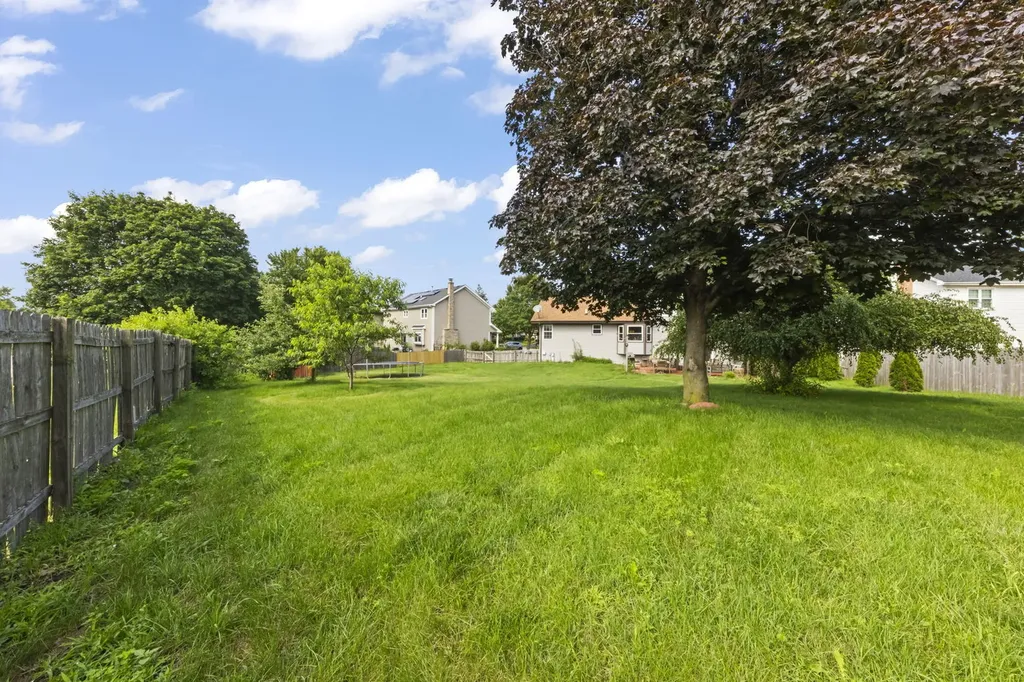 495 West Cimarron Drive Aurora IL 60504
