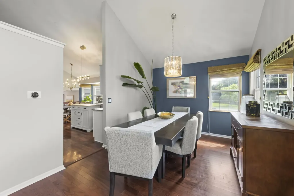 495 West Cimarron Drive Aurora IL 60504