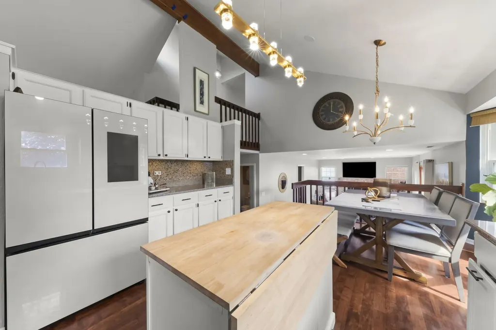 495 West Cimarron Drive Aurora IL 60504