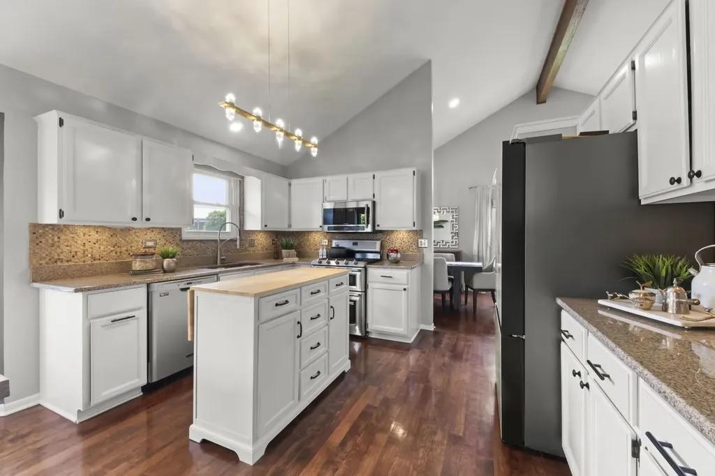 495 West Cimarron Drive Aurora IL 60504