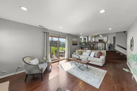 495 West Cimarron Drive Aurora IL 60504