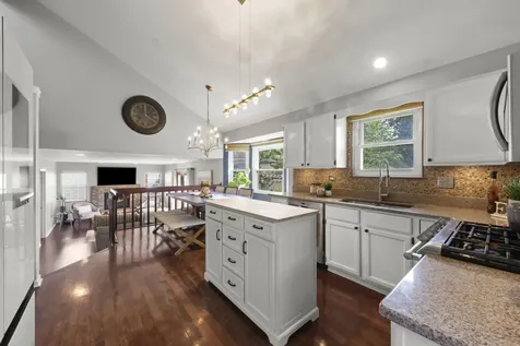 495 West Cimarron Drive Aurora IL 60504