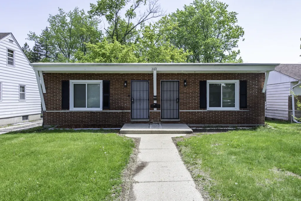 2107 Elim Avenue Zion IL 60099