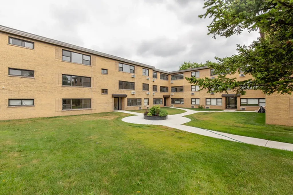 6801 North Ridge Boulevard Chicago IL 60645