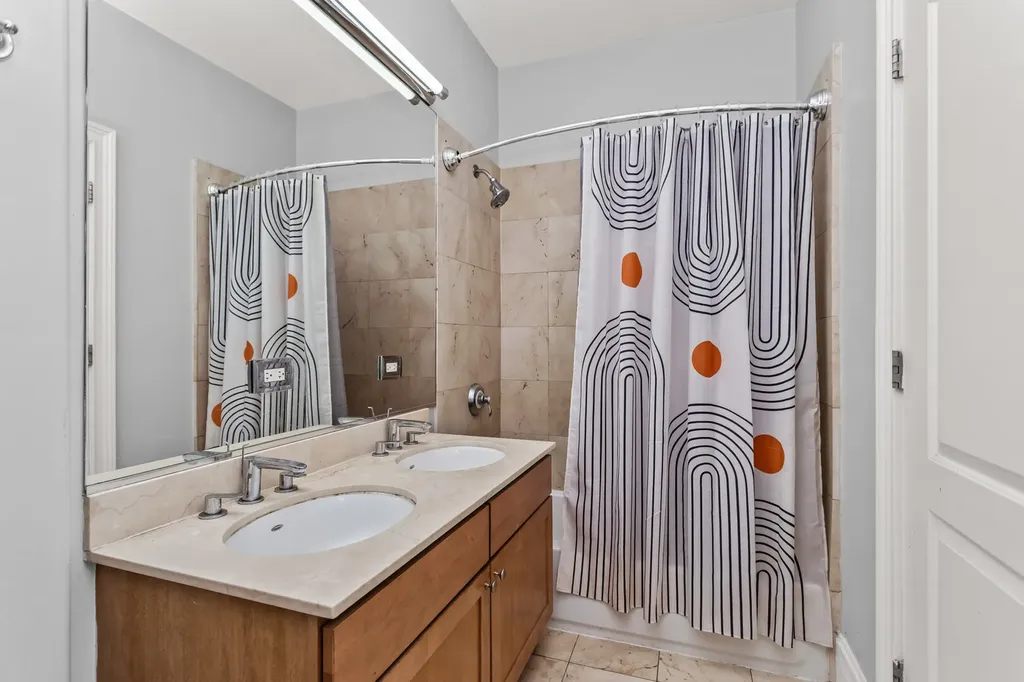 4548 South Indiana Avenue Chicago IL 60653