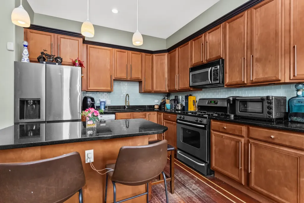 4548 South Indiana Avenue Chicago IL 60653