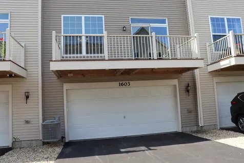 1603 Deer Pointe Drive South Elgin IL 60177