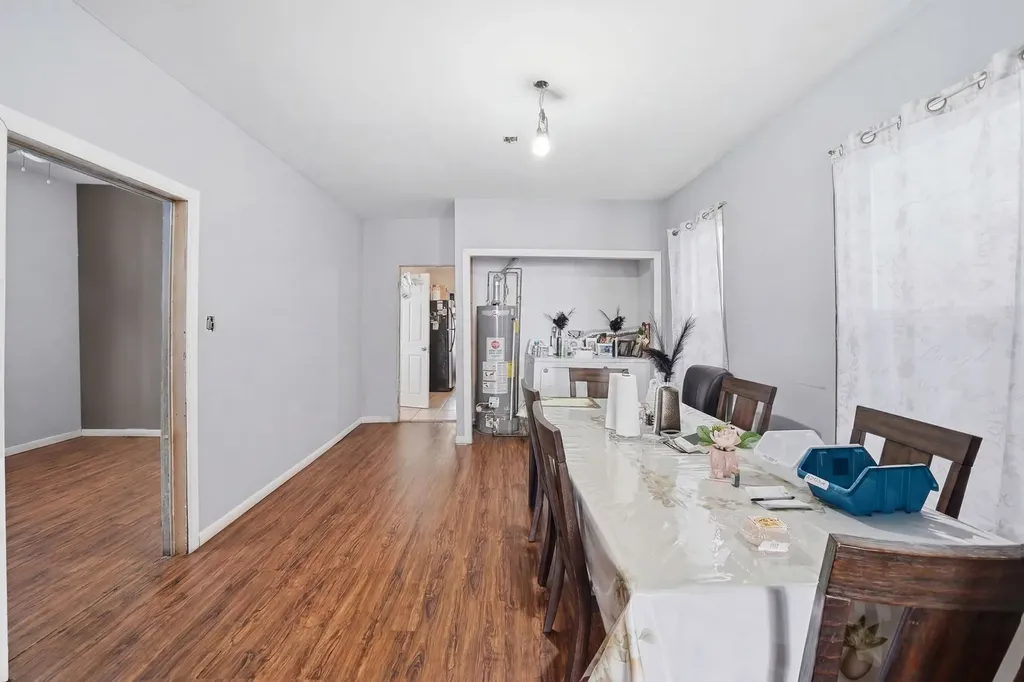 541 West Root Street Chicago IL 60609