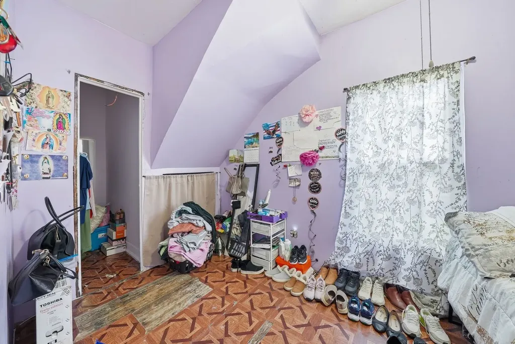 541 West Root Street Chicago IL 60609