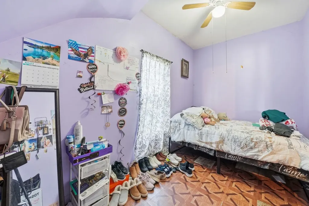 541 West Root Street Chicago IL 60609