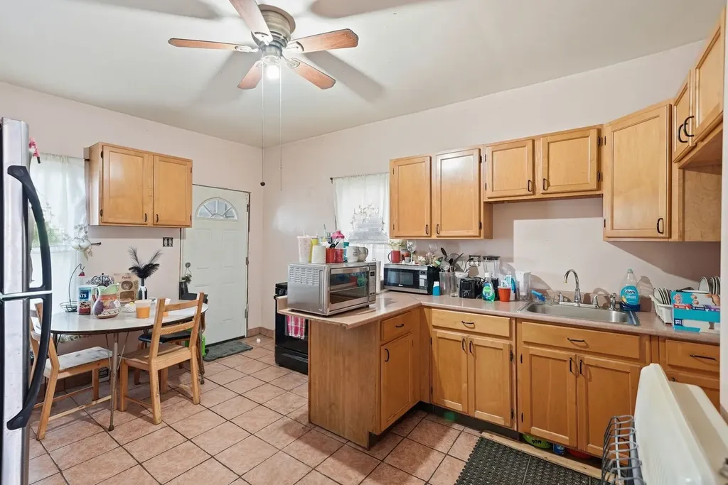 541 West Root Street Chicago IL 60609