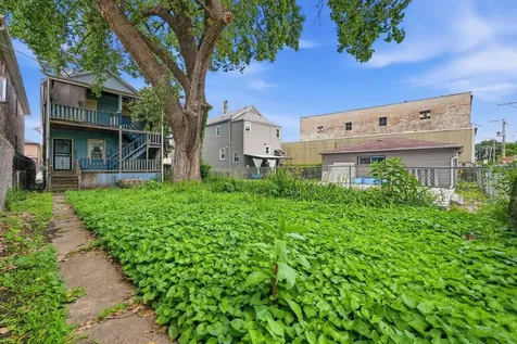 541 West Root Street Chicago IL 60609