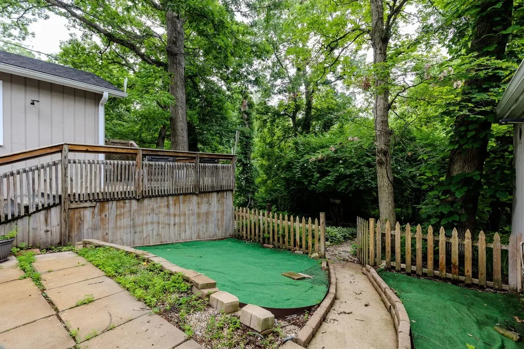 21W363 Walnut Road Glen Ellyn IL 60137