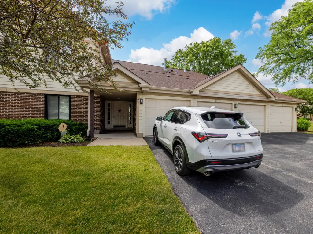 931 East Kings Row Palatine IL 60074