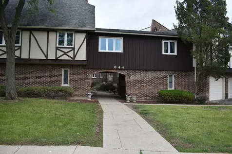 844 Village Quarter Road West Dundee IL 60118