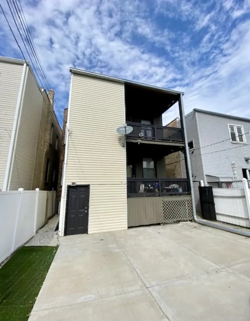 3431 West Lyndale Street Chicago IL 60647