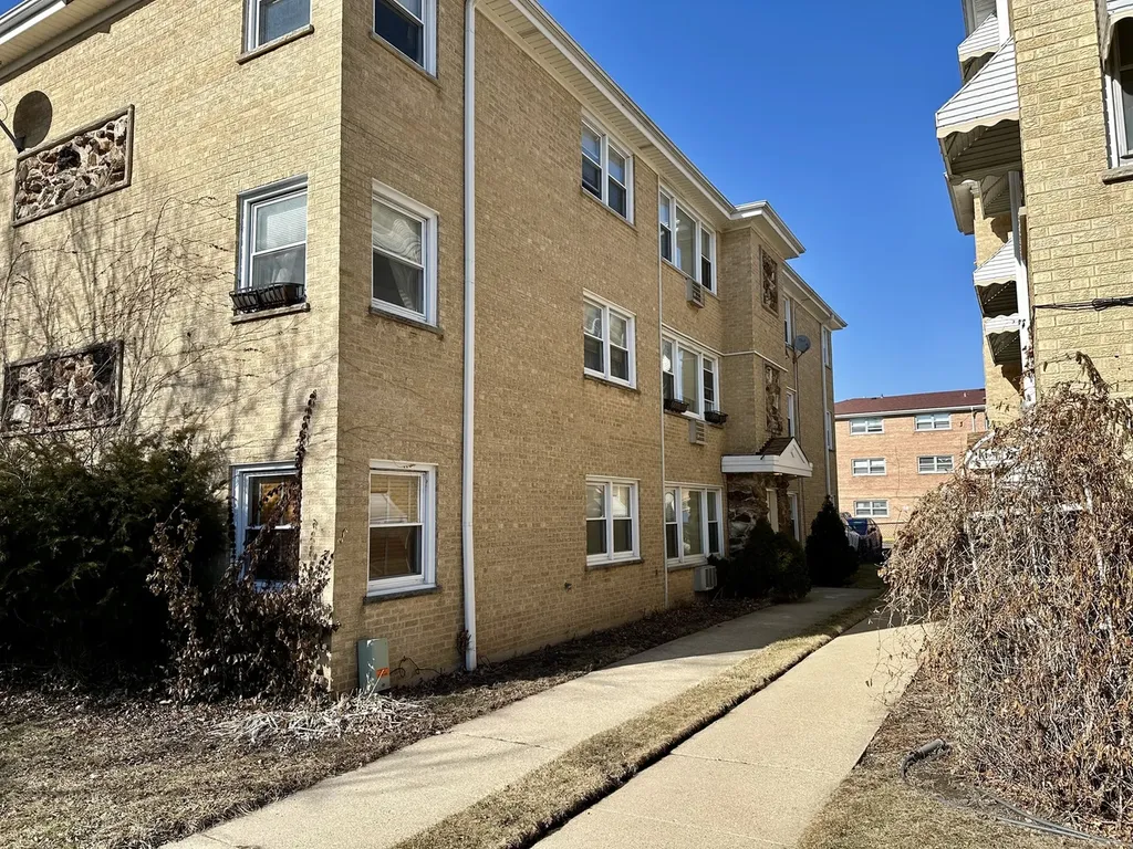 8518 West Rascher Avenue Chicago IL 60656