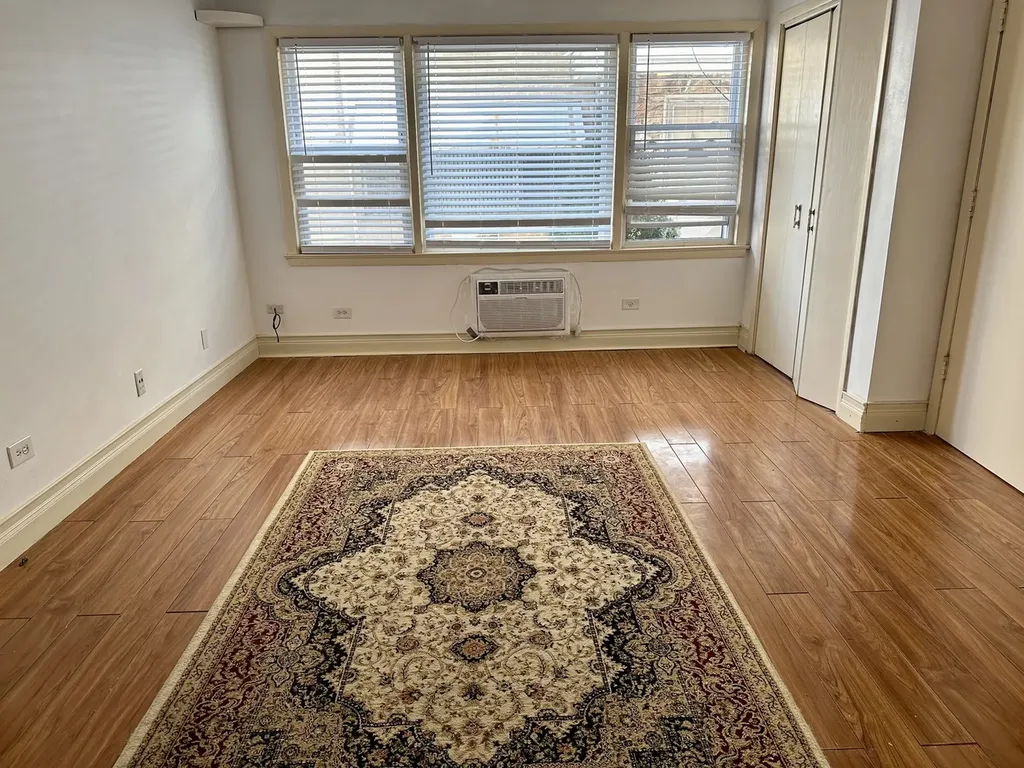 8518 West Rascher Avenue Chicago IL 60656
