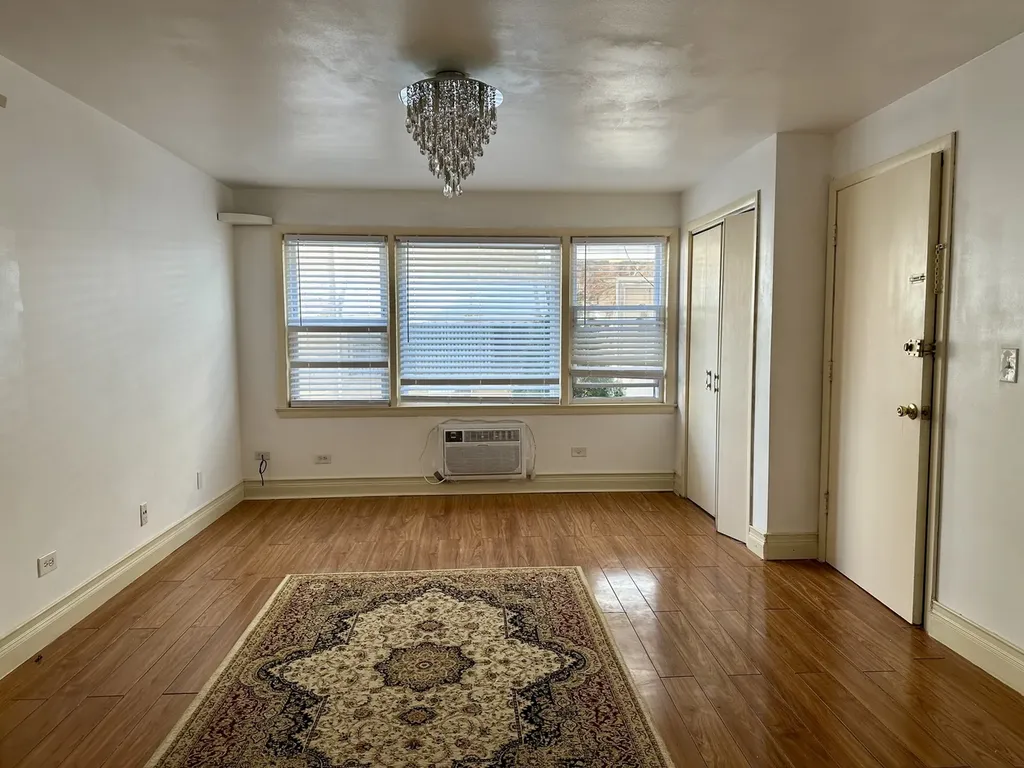 8518 West Rascher Avenue Chicago IL 60656