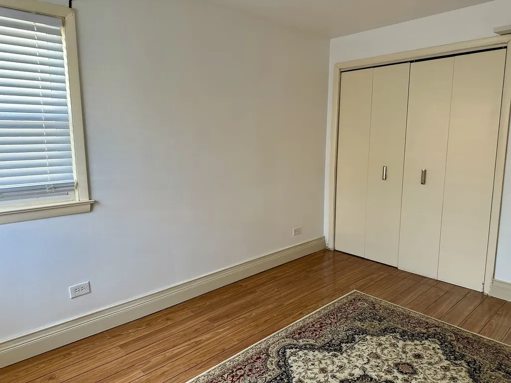 8518 West Rascher Avenue Chicago IL 60656