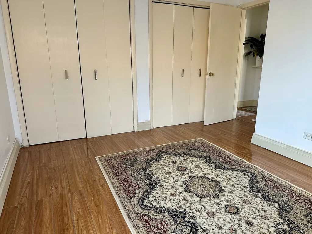 8518 West Rascher Avenue Chicago IL 60656