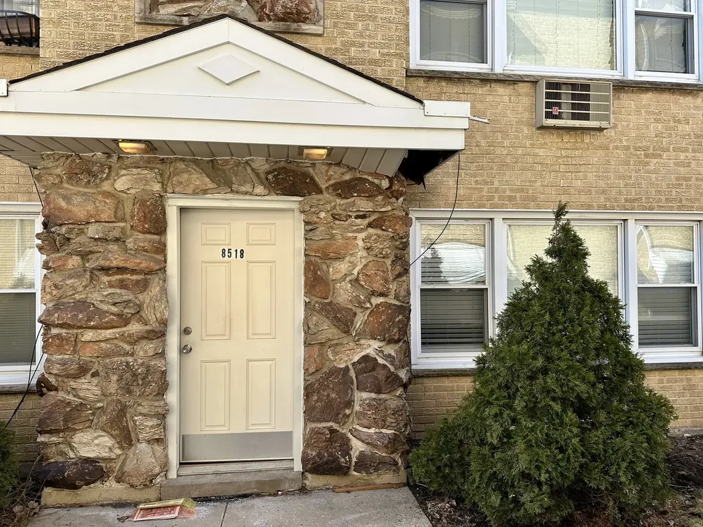 8518 West Rascher Avenue Chicago IL 60656