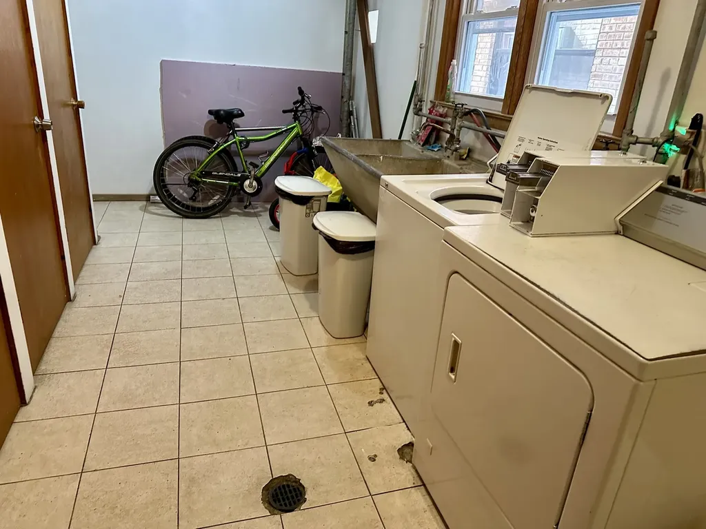 8518 West Rascher Avenue Chicago IL 60656
