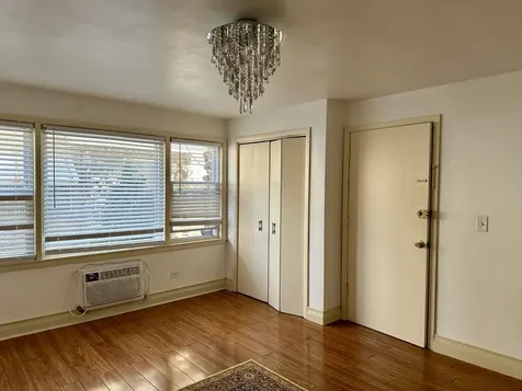 8518 West Rascher Avenue Chicago IL 60656