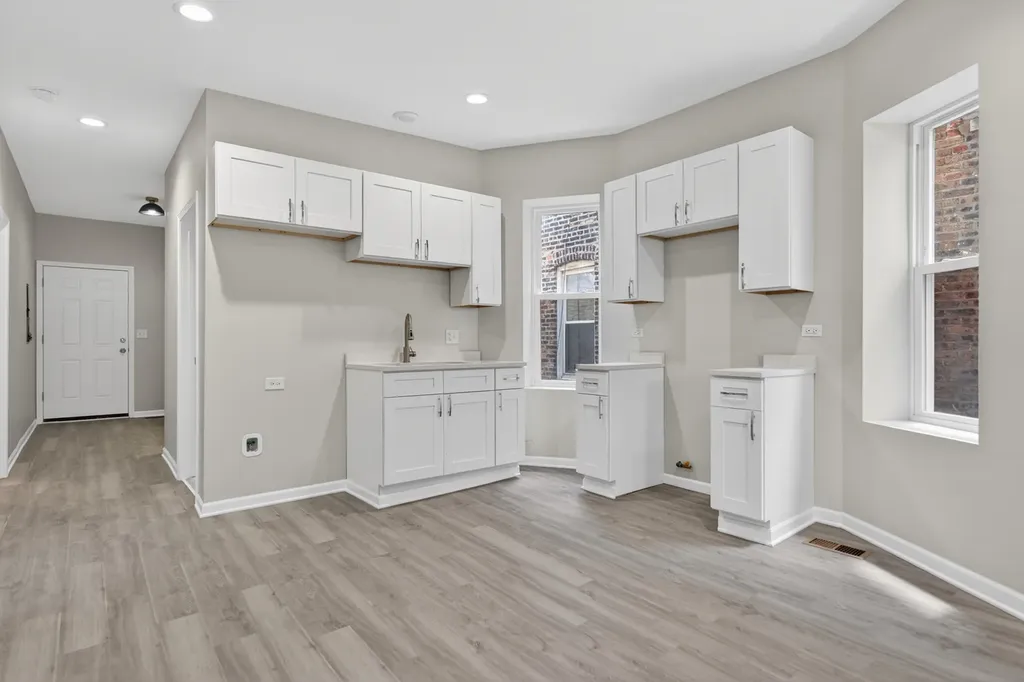 151 North Long Avenue Chicago IL 60644