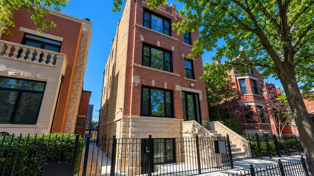 2036 North Hoyne Avenue Chicago IL 60647
