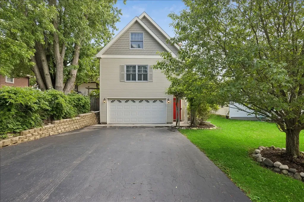 901 Peter Street Mchenry IL 60051