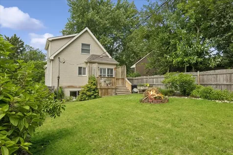 901 Peter Street Mchenry IL 60051