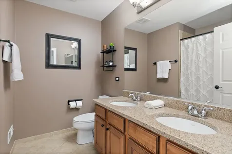 1102 Pine Valley Court Elgin IL 60124