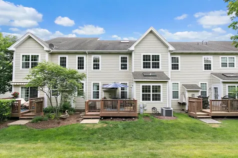1102 Pine Valley Court Elgin IL 60124