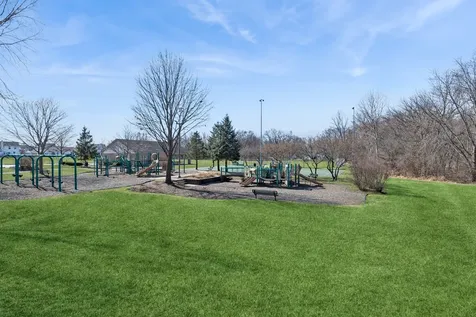 222 Bakers Drive W Lakemoor IL 60051