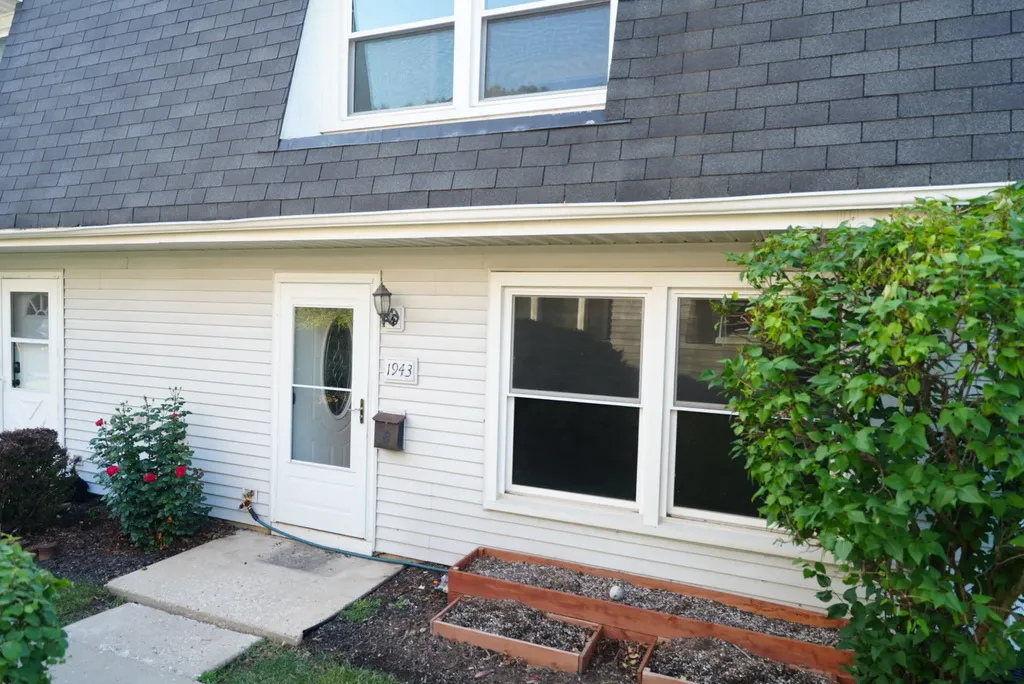 1943 Hancock Drive Hoffman Estates IL 60169
