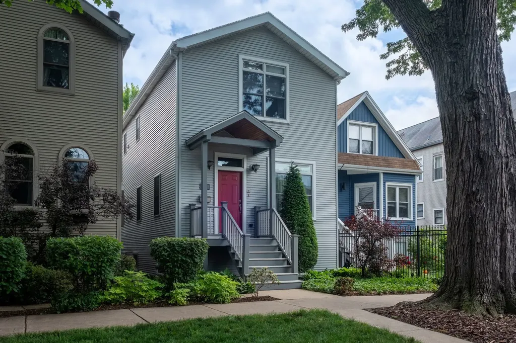 2111 North Whipple Street Chicago IL 60647