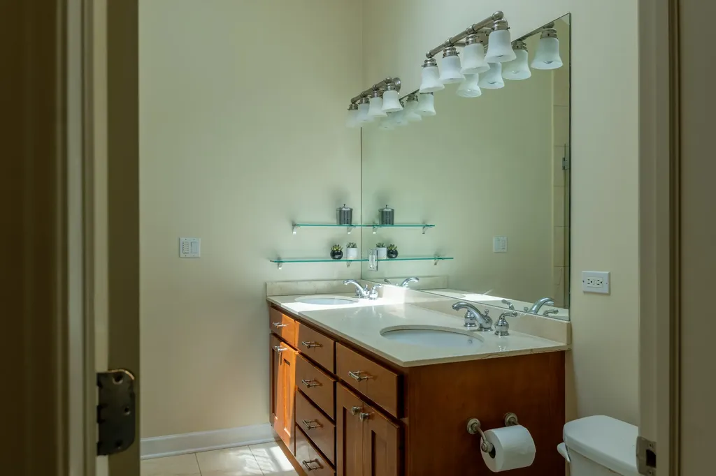 2111 North Whipple Street Chicago IL 60647