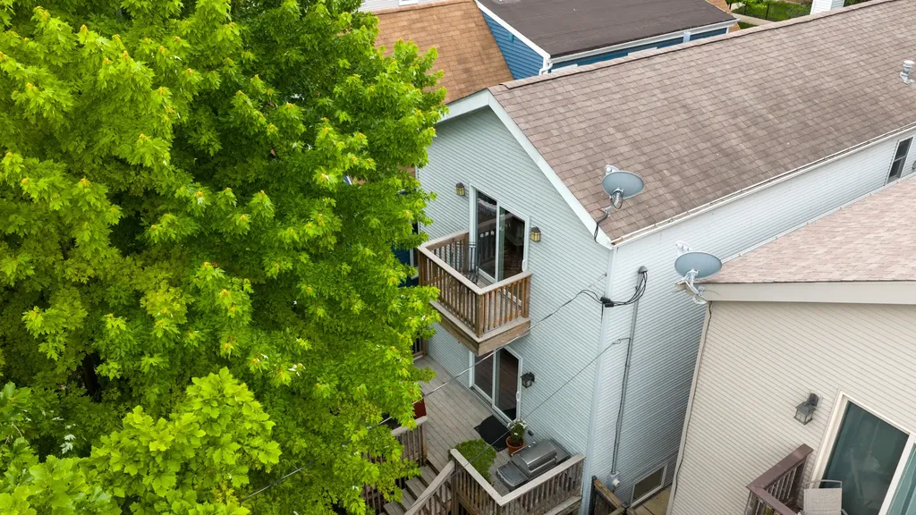 2111 North Whipple Street Chicago IL 60647