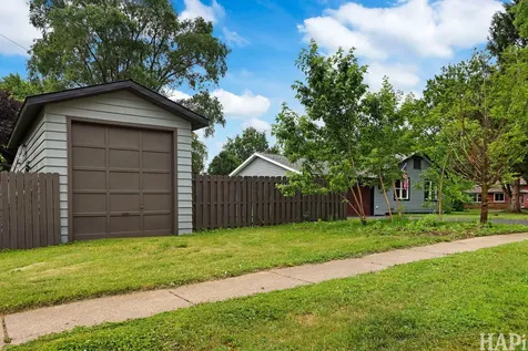 33 Holly Drive Crystal Lake IL 60014