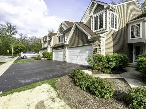 207 Locksley Drive Streamwood IL 60107