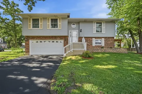 136 Edgewater Drive Crystal Lake IL 60014