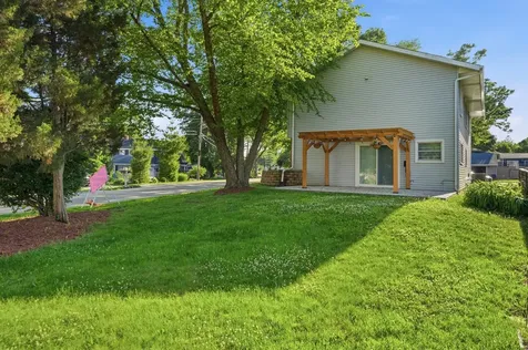 136 Edgewater Drive Crystal Lake IL 60014