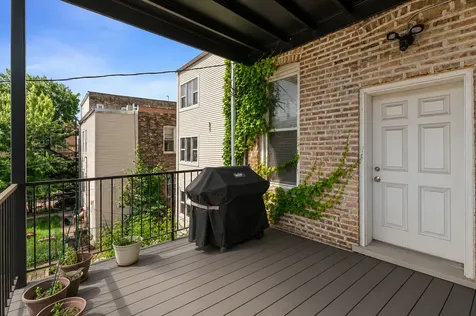 841 North Damen Avenue Chicago IL 60622