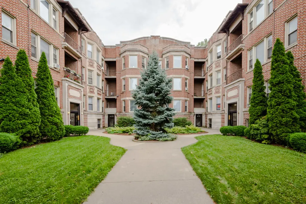 429 East Oakwood Boulevard Chicago IL 60653
