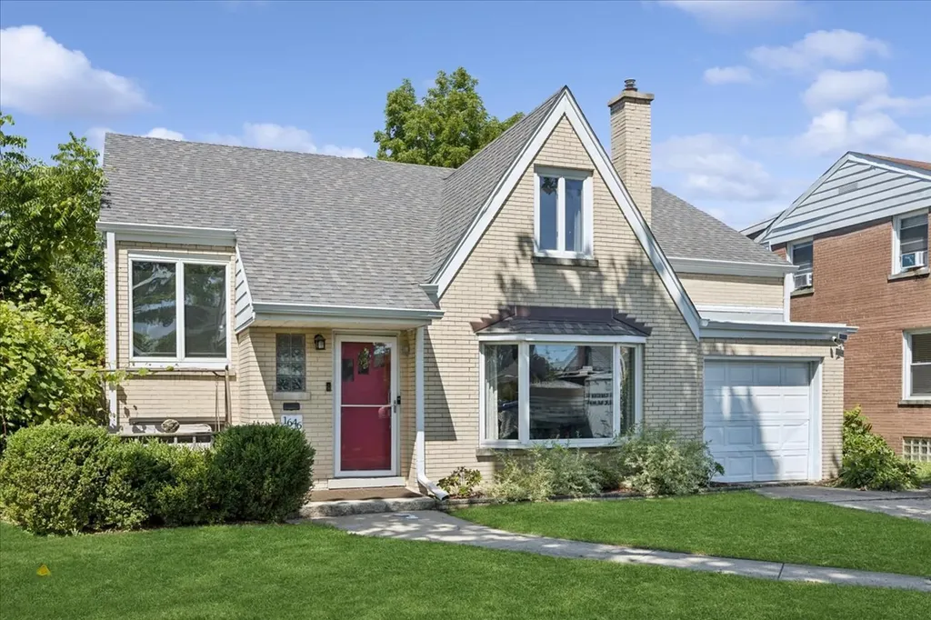 1646 Portsmouth Avenue Westchester IL 60154