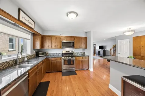 1646 Portsmouth Avenue Westchester IL 60154