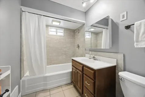 1646 Portsmouth Avenue Westchester IL 60154